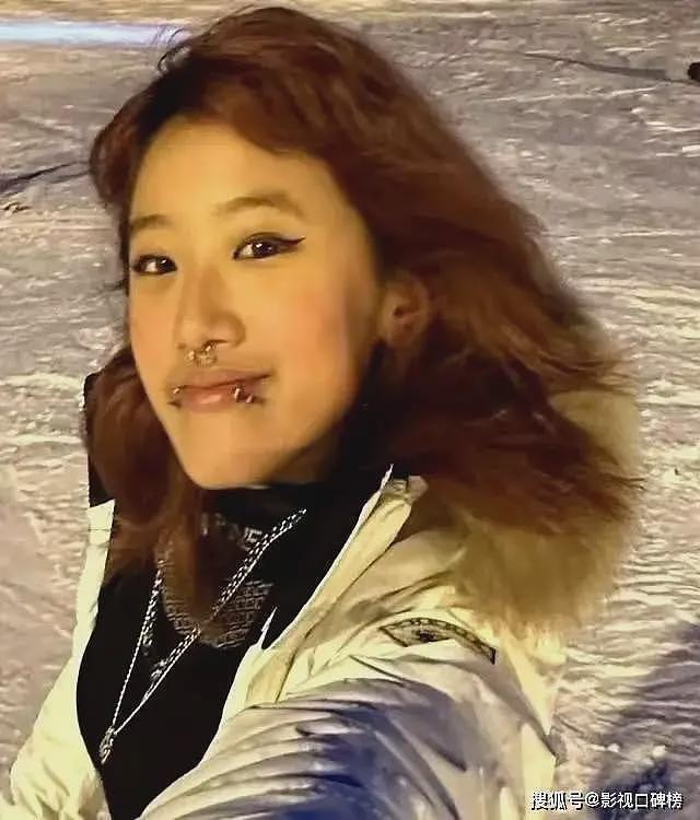 贾静雯女儿晒出美照，梧桐妹摘掉鼻环把头发染黑，素颜神似后爸（组图） - 3