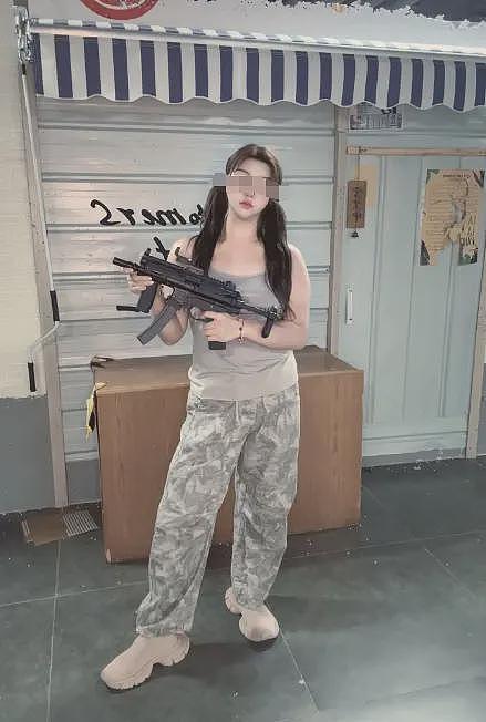微胖女生玩真人CS破防开枪扫射路人,嘴脸爆火后“黑料”被扒又是抑郁症…(组图) - 2