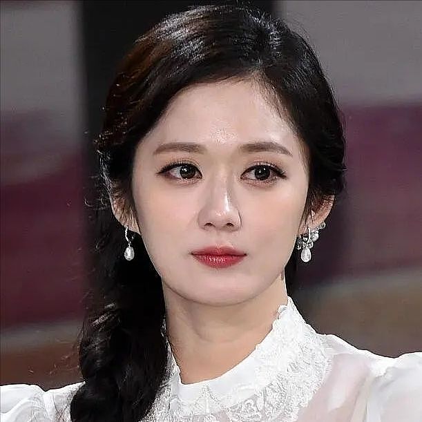 44岁张娜拉近照曝光，笑容甜美少女感十足，曾因争议言论遭抵制（组图） - 4