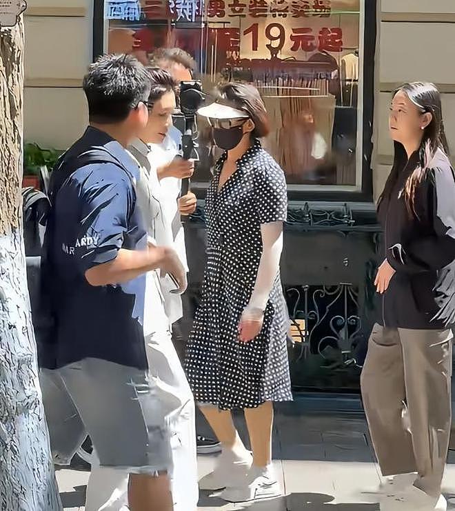 央视主持周涛近照流出,面相凶狠眼神犀利,网友:亲和感哪去了?(组图) - 6