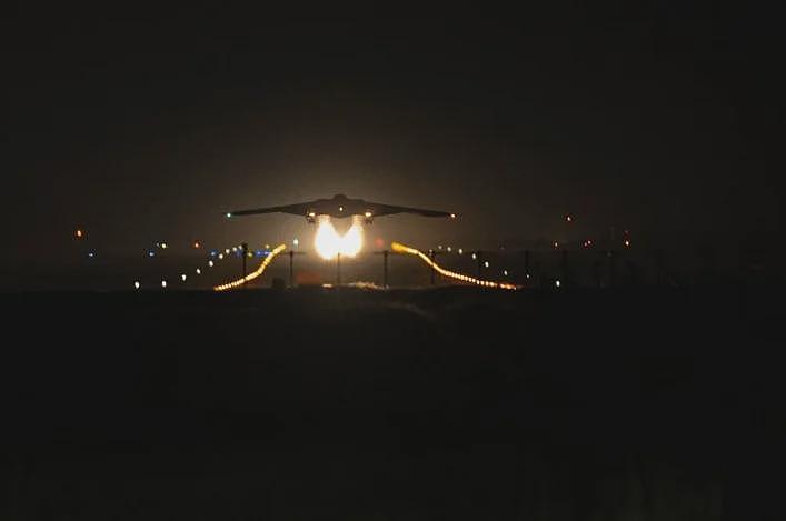 退役B-2飞行员讲述执行轰炸任务的幕后：数尿袋打发时间（图） - 2