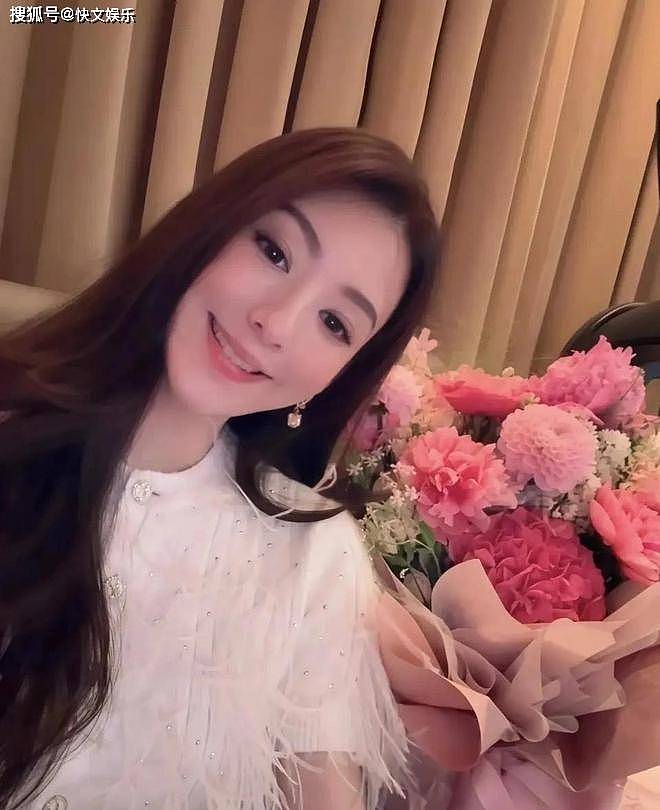 方媛怀三胎后分享生活照,穿黄色花裙对笑容甜美(组图) - 3