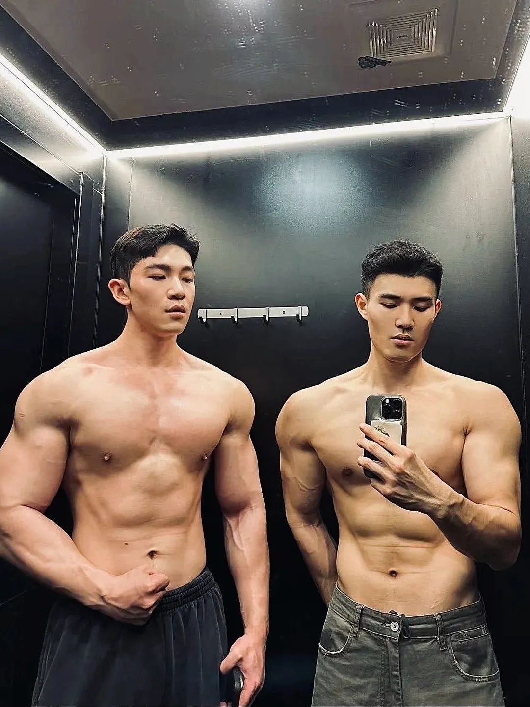 【帅哥】26岁法学硕士健身博主，饱满胸肌硬朗腹肌，这身肌肉在果冻海里镀上蜜糖更诱人（组图） - 17