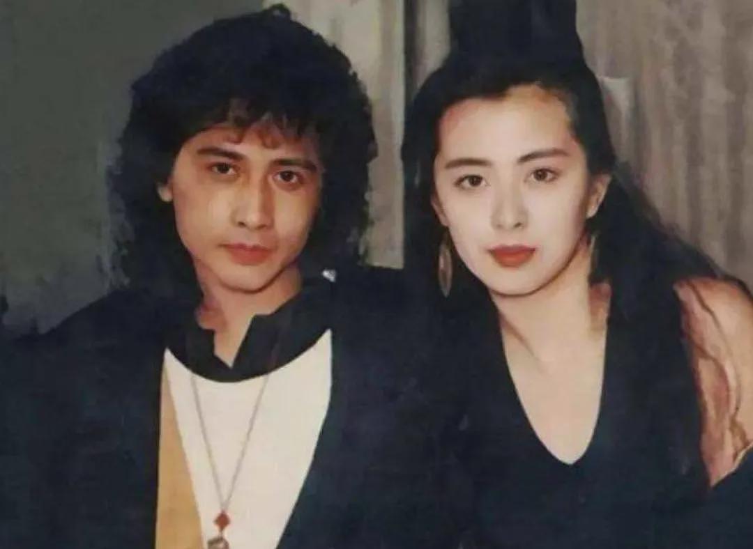 58岁王祖贤机场被偶遇， 盛世美颜全毁？3个字亲曝近况！ 网上炸了（组图） - 28