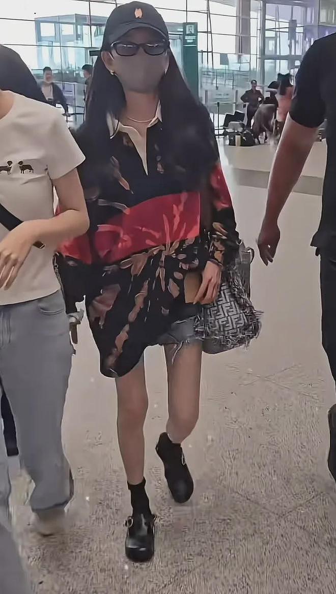 27岁宋祖儿脸部浮肿四肢瘦，疑似进食障碍长期催吐，状态惹人担忧（组图） - 13
