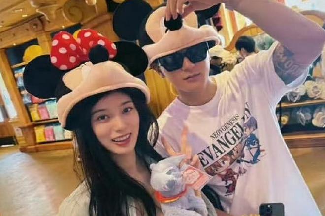 黄子韬徐艺洋孩子首次曝光：徐妈妈温柔抱着婴儿，满脸的宠溺和灿笑（组图） - 9