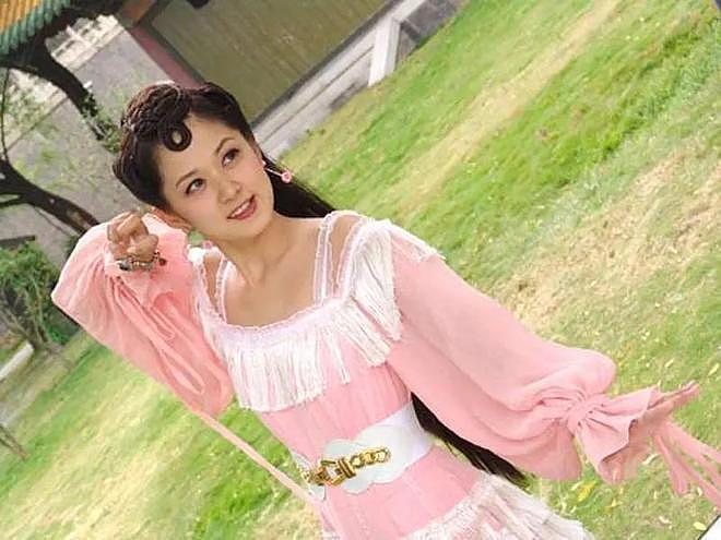 44岁张娜拉近照曝光，笑容甜美少女感十足，曾因争议言论遭抵制（组图） - 5