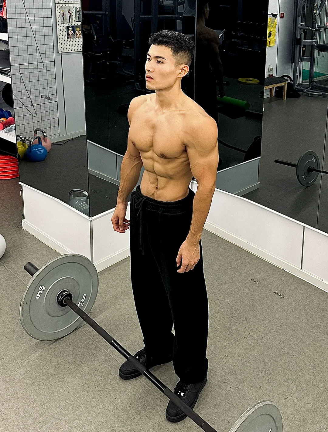 【帅哥】26岁法学硕士健身博主，饱满胸肌硬朗腹肌，这身肌肉在果冻海里镀上蜜糖更诱人（组图） - 29