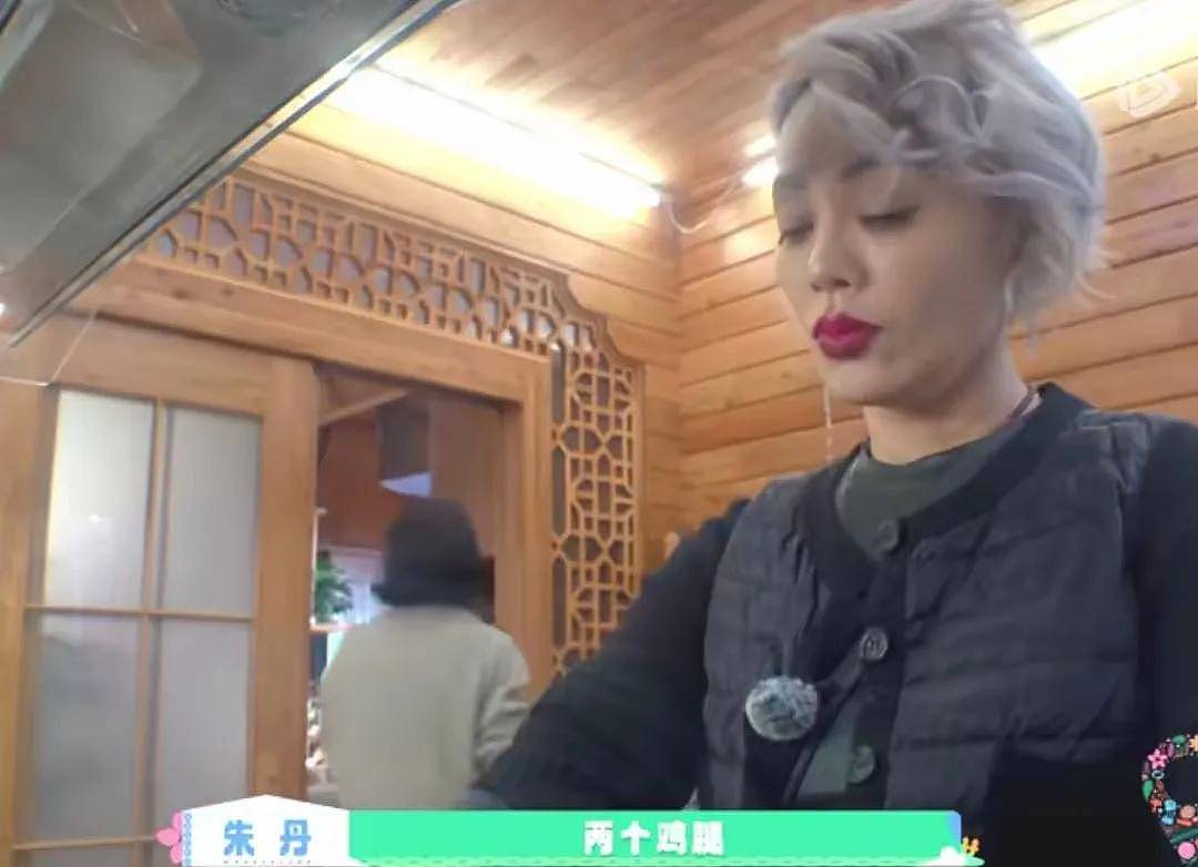 朱丹重男轻女风波续：带货被抵制，周一围评论区遭殃（组图） - 6