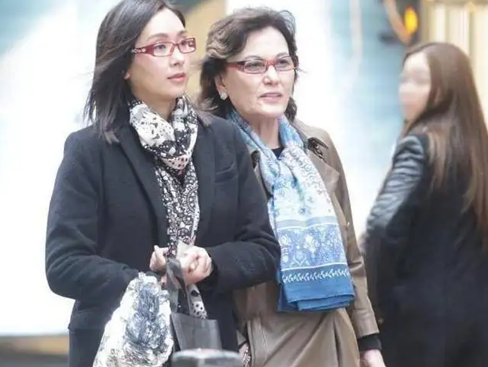 正式宣布复出！当“三”成瘾，被原配当众掌掴？她绯闻成群变笑柄？（组图） - 47
