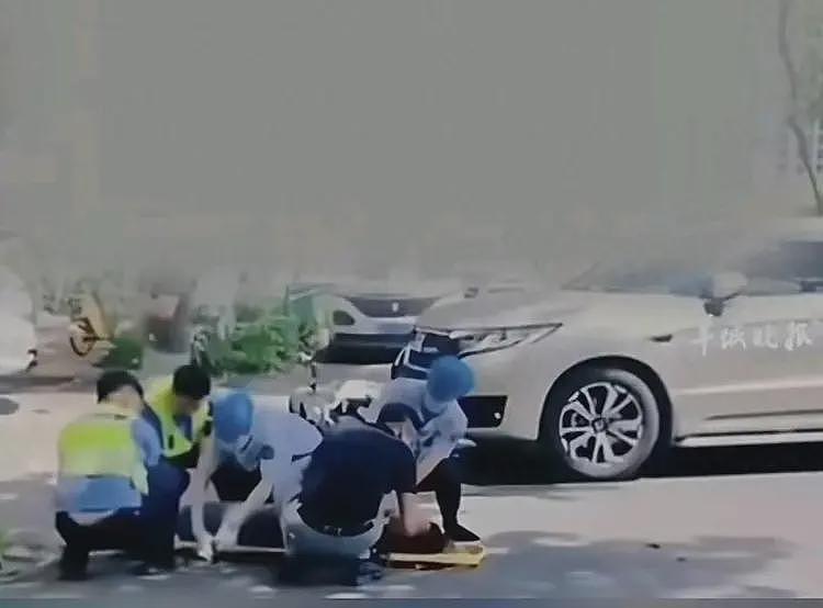 广西一女孩被强行带上救护车？大声呼喊我有乙肝，医院回应了（视频/组图） - 1