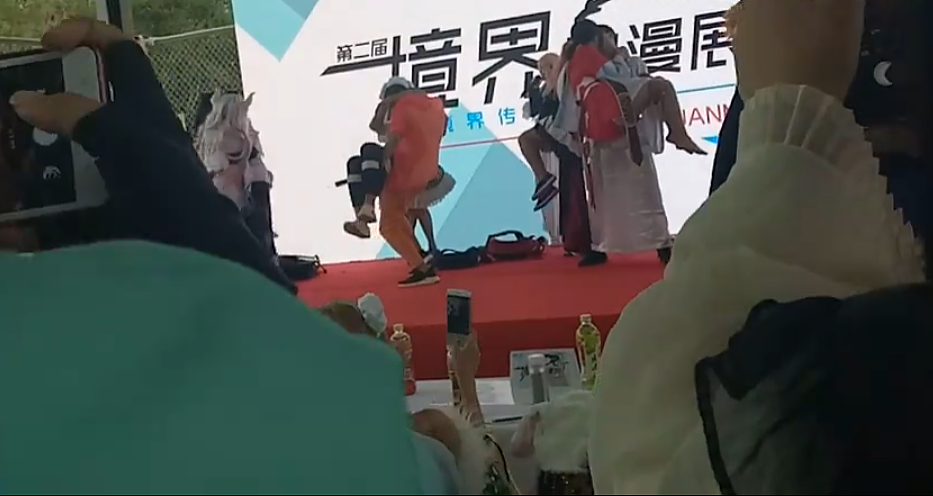 国内商场接吻大赛把老外吓傻了，有网友看过表示想要入赘（组图） - 15
