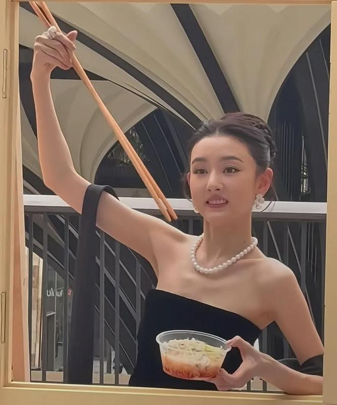 27岁宋祖儿脸部浮肿四肢瘦，疑似进食障碍长期催吐，状态惹人担忧（组图） - 23