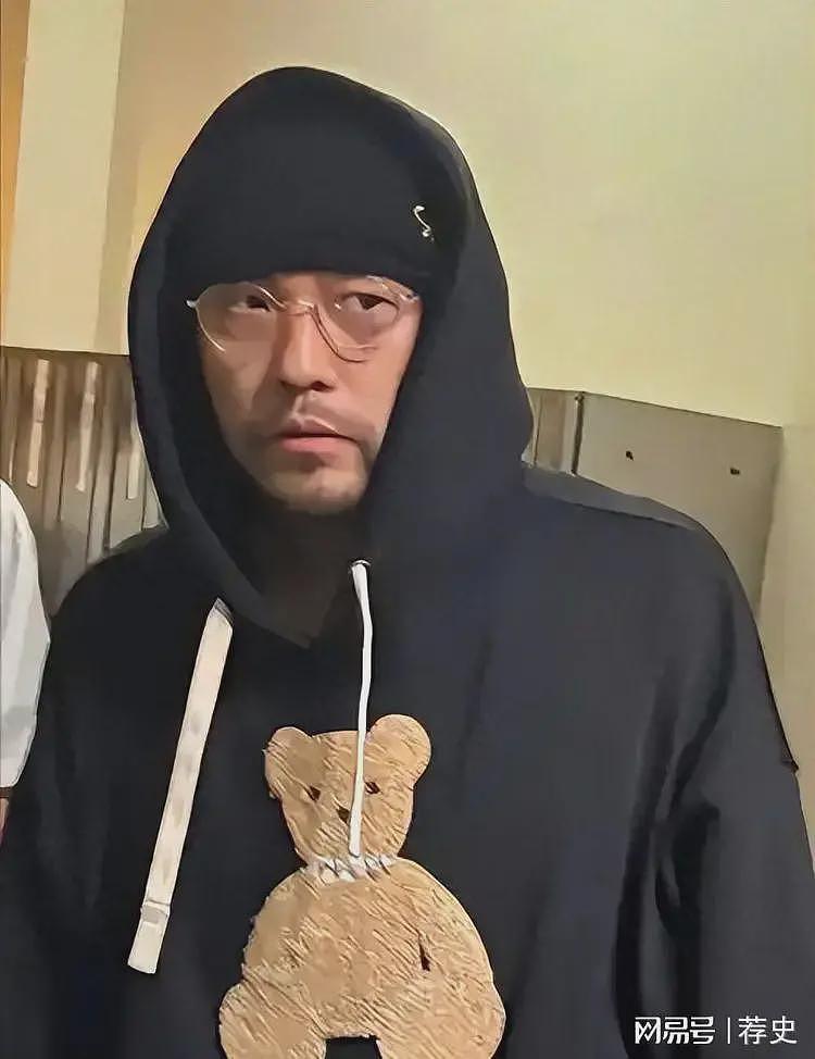 不死癌症击倒周杰伦,音乐天才被疾病困扰,简单动作都成挑战(组图) - 2