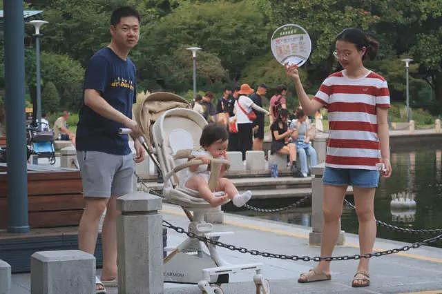 外媒：中国“催生潮”下有地方当局推“妈妈岗 ”，育儿女性职场再被边缘化（组图） - 6