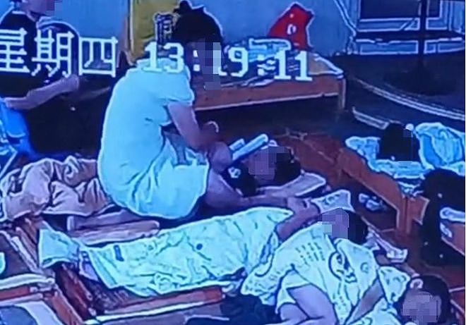 两名幼师体罚多名幼儿被刑拘,家长称多名孩子被打耳光(组图) - 1