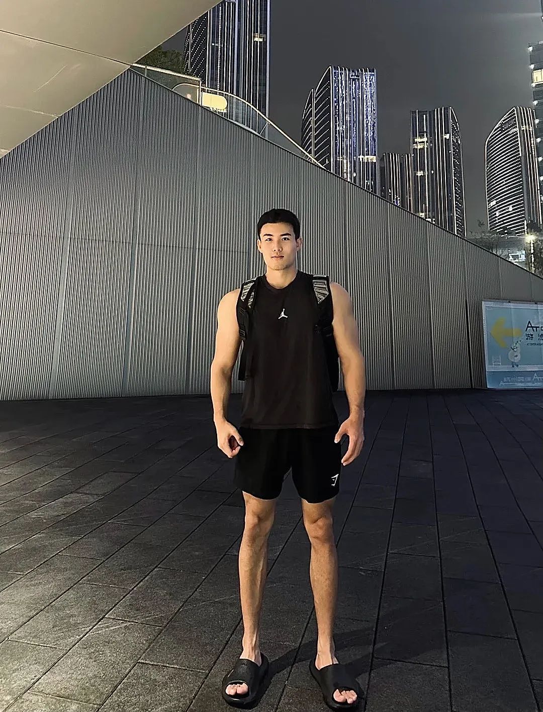【帅哥】26岁法学硕士健身博主，饱满胸肌硬朗腹肌，这身肌肉在果冻海里镀上蜜糖更诱人（组图） - 5