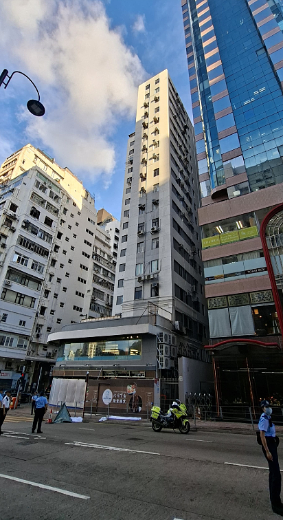 香港著名演员坠亡,疑自杀,和明星妻子的爱情羡煞旁人,一众明星悼念(组图) - 7