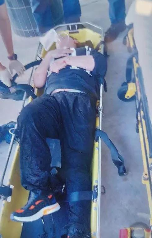 “香港顶流”姜涛意外坠海，被救画面曝光，本人瘫软如泥肚腩好大（组图） - 4