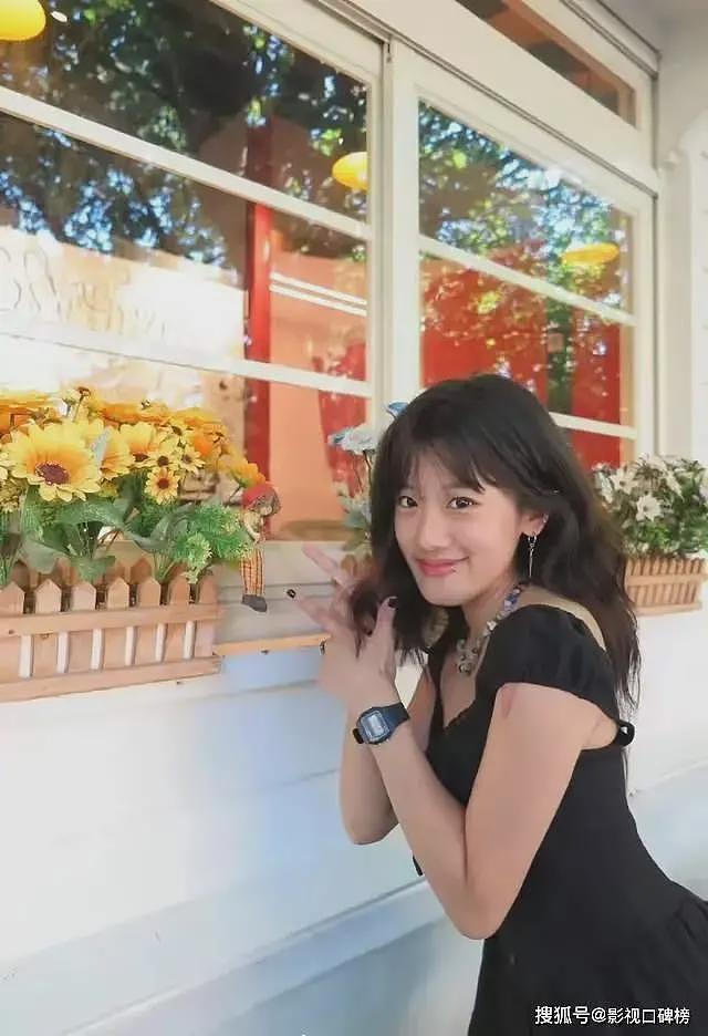 贾静雯女儿晒出美照，梧桐妹摘掉鼻环把头发染黑，素颜神似后爸（组图） - 1