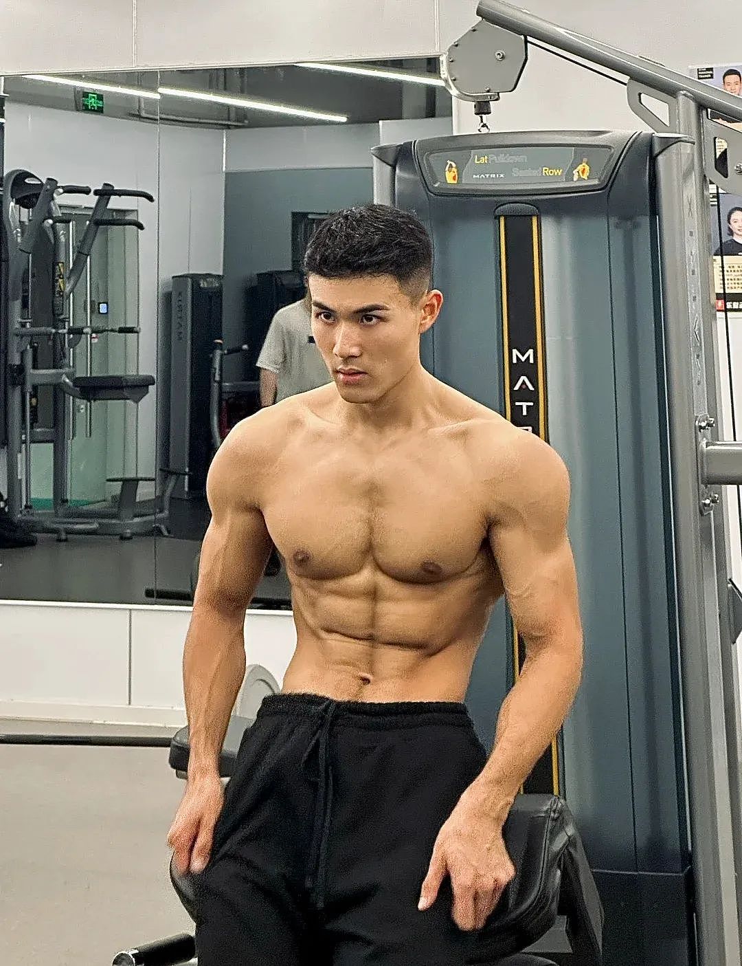 【帅哥】26岁法学硕士健身博主，饱满胸肌硬朗腹肌，这身肌肉在果冻海里镀上蜜糖更诱人（组图） - 27