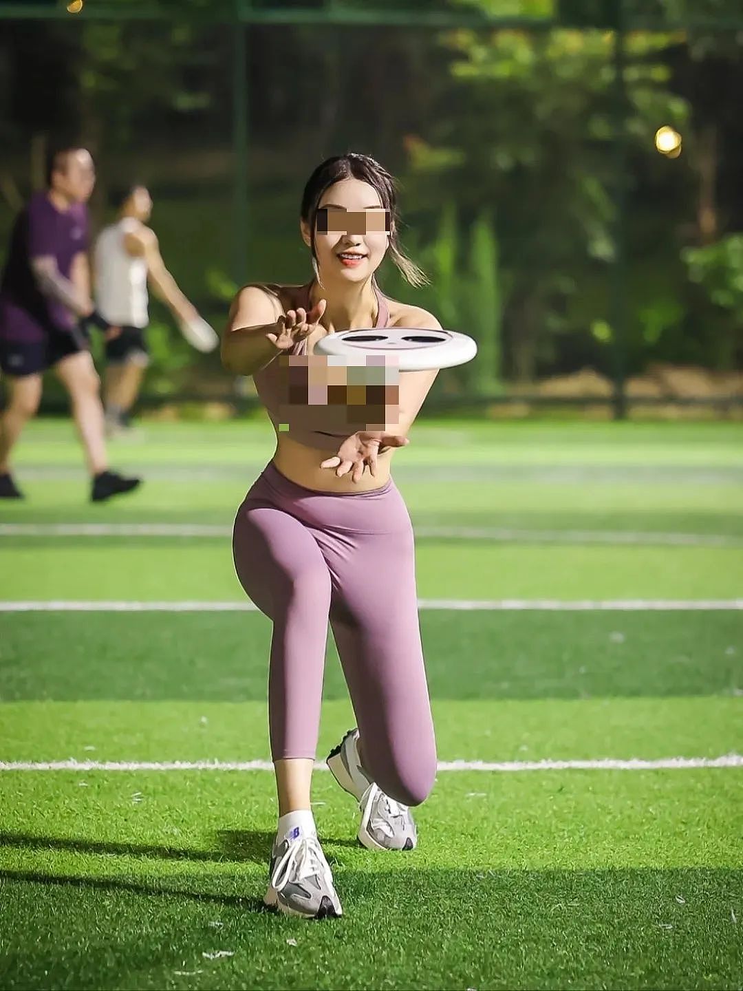 【美女】衣着暴露的“飞盘媛”，开始组局“约炮”了（组图） - 10