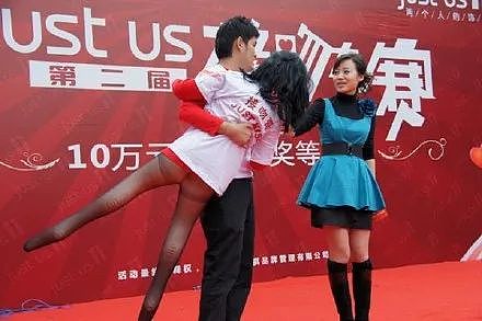 国内商场接吻大赛把老外吓傻了，有网友看过表示想要入赘（组图） - 14