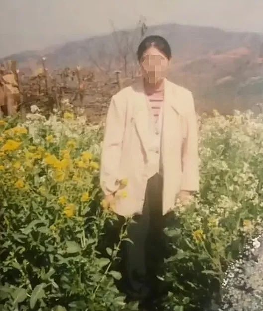 云南家暴纵火烧妻案凶手已被执行死刑！儿子坚决要“判父死刑”：不会去领骨灰，经常向已逝的母亲报备日常（组图） - 4