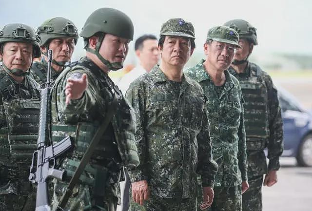 中国双航母“辽宁”号及“山东”号同时亮相，穿越太平洋“第二岛链”意味着什么？（组图） - 4