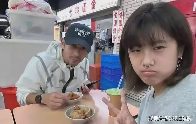 贾静雯女儿晒出美照，梧桐妹摘掉鼻环把头发染黑，素颜神似后爸（组图） - 14