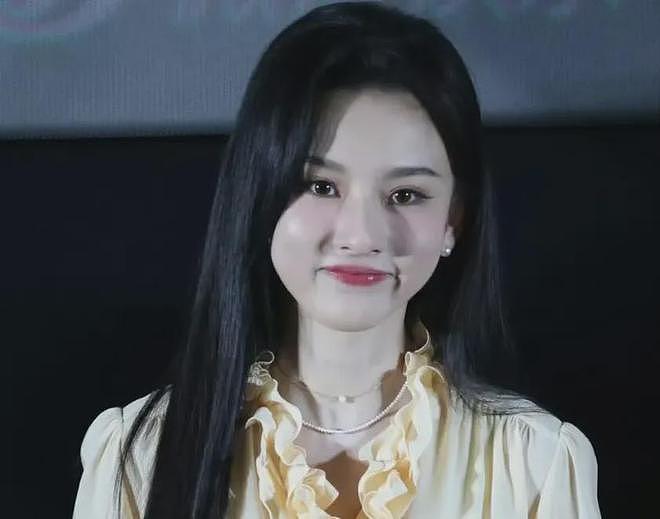 27岁宋祖儿脸部浮肿四肢瘦，疑似进食障碍长期催吐，状态惹人担忧（组图） - 11