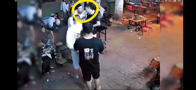 小伙打架后道歉被对方剪刀扎胸口捅死,现场堪比唐山打人案看怕我了…(视频/组图) - 3