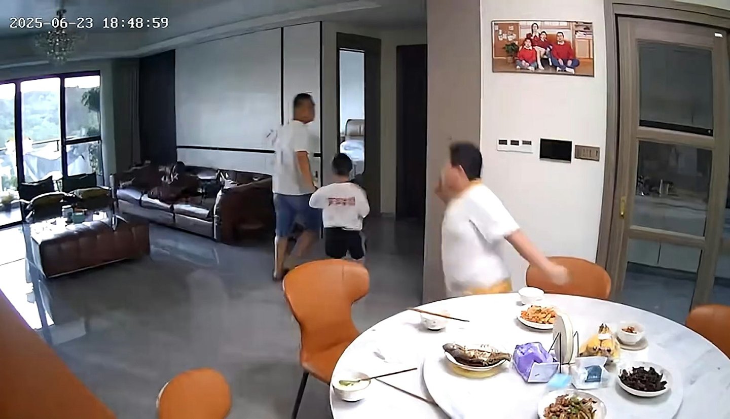 男童地震逃生时仍不忘大口扒饭影片曝!父亲:天生有点搞笑基因(视频/组图) - 2