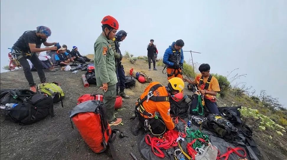 女子坠落印尼活火山！本来还活着，救援各种摸鱼，四天后悲剧了...（组图） - 7