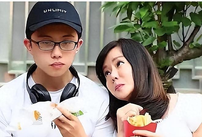 狄莺儿子孙安佐疑似嗑药失控：穿拖鞋精神涣散，在街头行为异常（组图） - 9