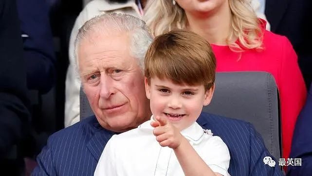 牙膏必须1英寸、浴缸水位需精准？查尔斯难伺候到“离谱”，却心甘情愿被孙子当玩具抠眼睛（组图） - 15