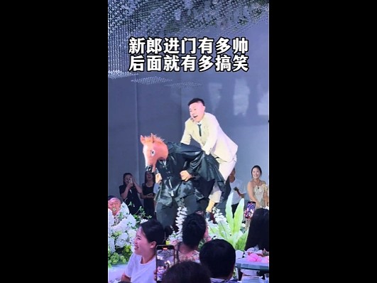 【爆笑】美女穿男装居然能穿出这种效果?网友:比男生还平!姑娘,你青春期是一点都没发育?(组图) - 32