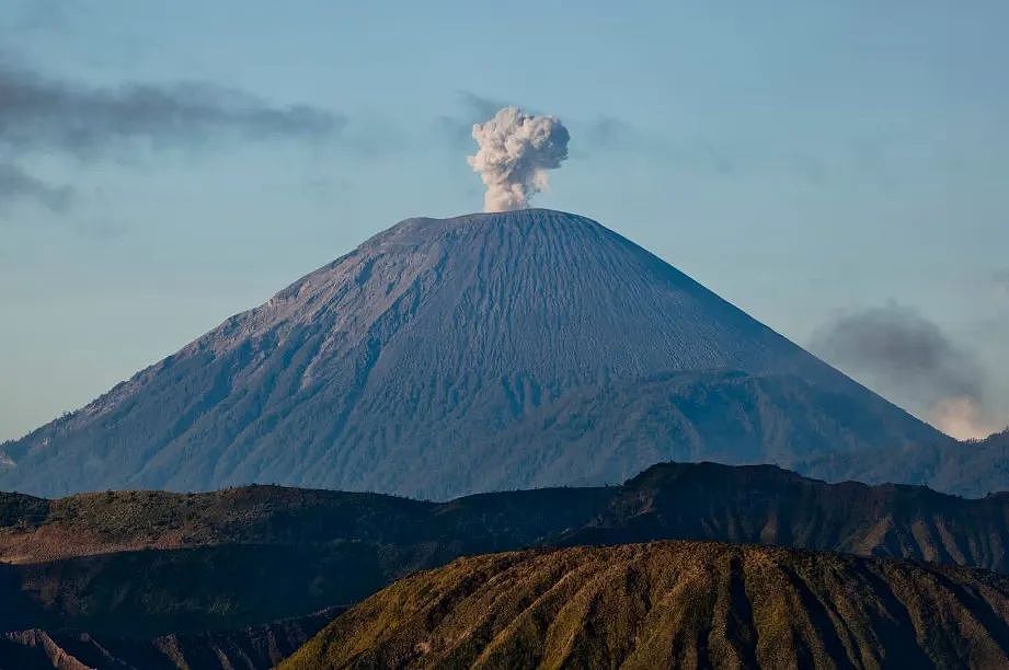 女子坠落印尼活火山！本来还活着，救援各种摸鱼，四天后悲剧了...（组图） - 2