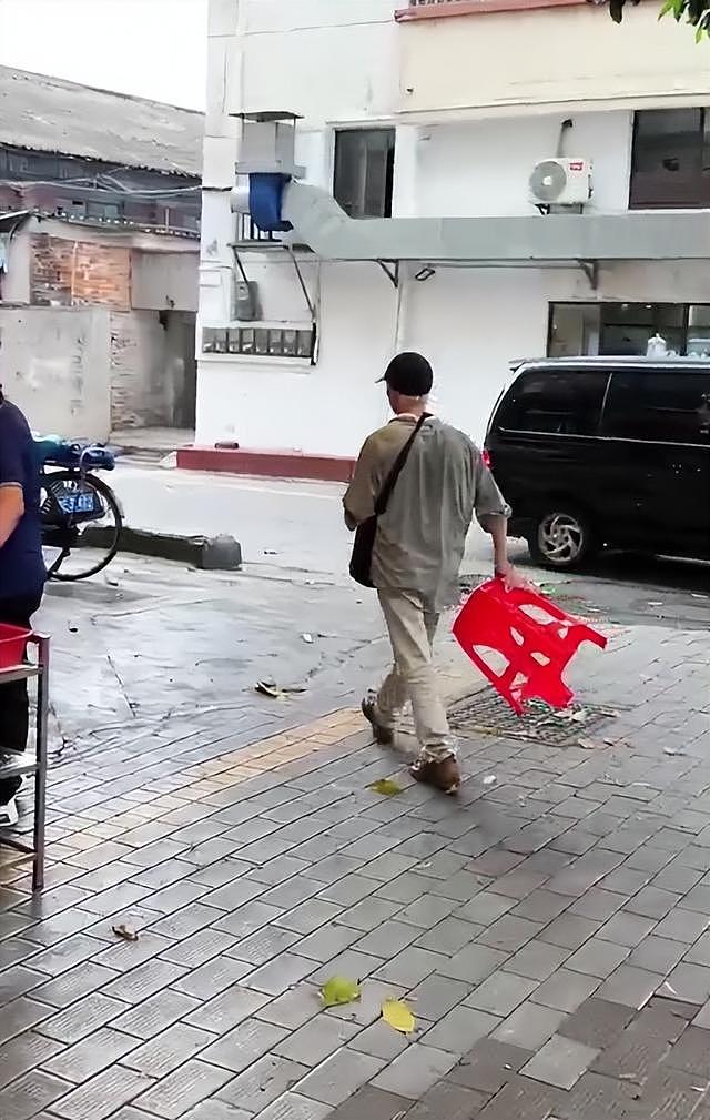 广东一饭店白米饭免费，老人每天打一碗米饭配酱油吃，店主：只要营业，就一直提供（组图） - 2