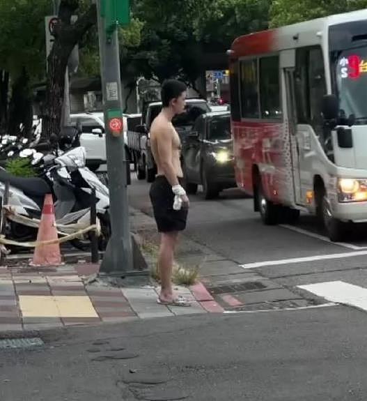 狄莺儿子孙安佐疑似嗑药失控:穿拖鞋精神涣散,在街头行为异常(组图) - 1