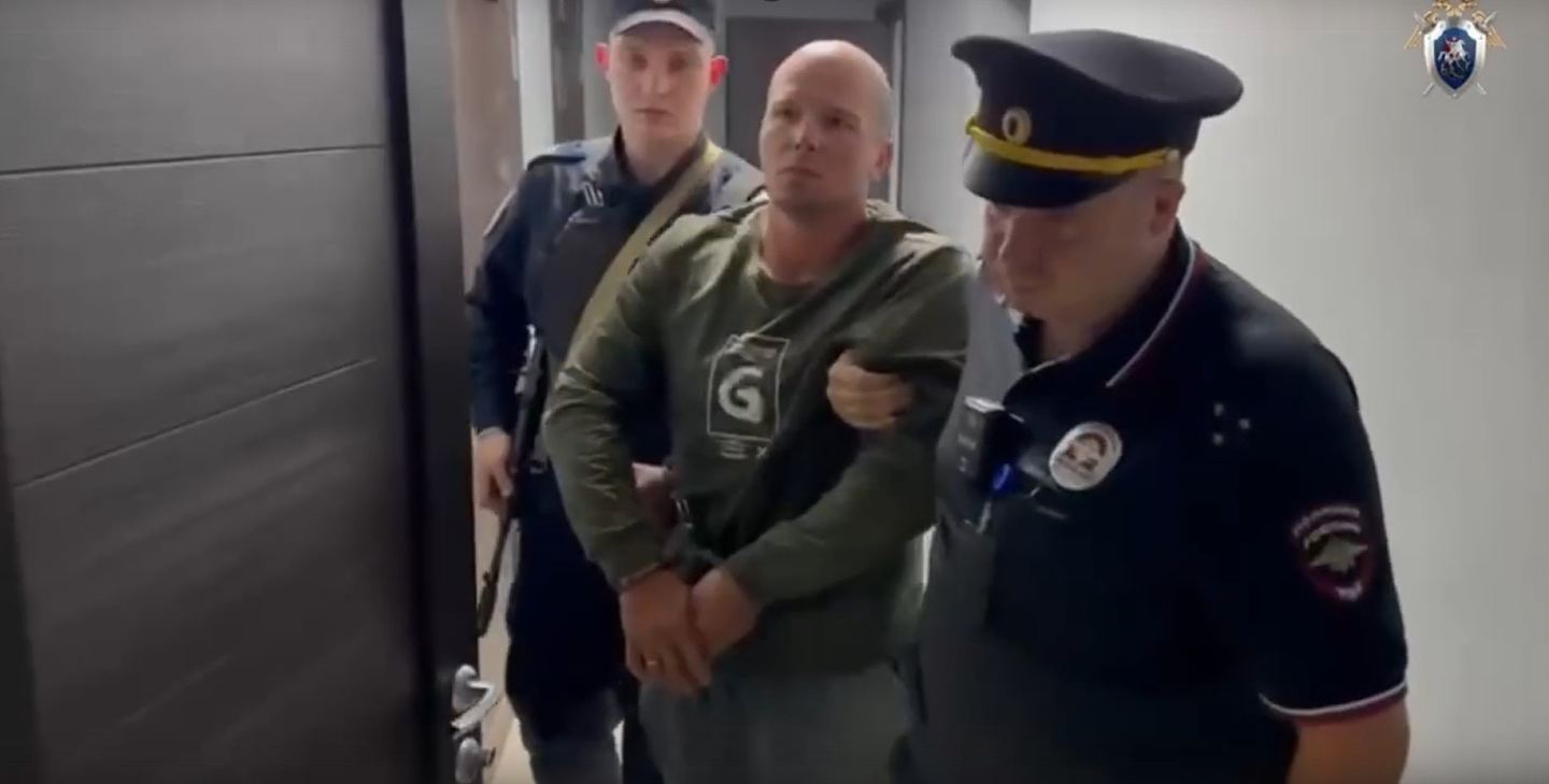 2岁童随家逃离伊朗,抵莫斯科机场却遇暴力男,遭倒竖葱狠摔昏迷(视频/组图) - 4