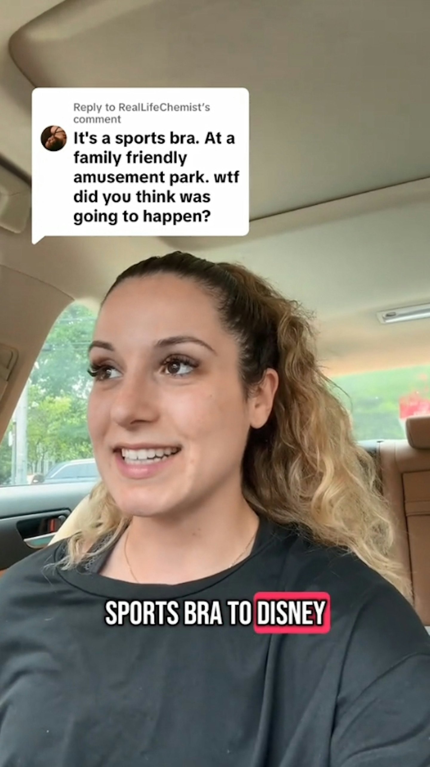女子“上身这样穿”去迪士尼乐园！排队1小时才被赶，被逼买衫换（组图） - 2