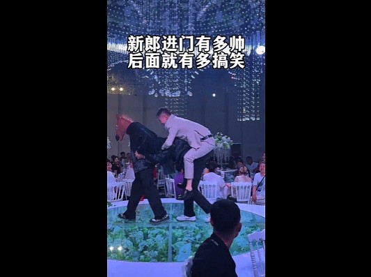 【爆笑】美女穿男装居然能穿出这种效果?网友:比男生还平!姑娘,你青春期是一点都没发育?(组图) - 33