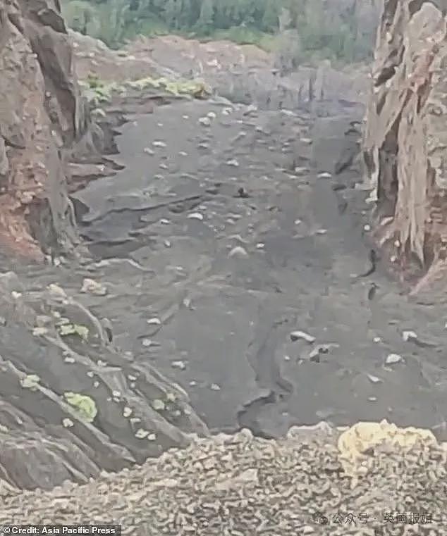 美女游客坠入印尼网红火山悬崖惨死!救援拉垮3天活活把人拖死,网友:一群饭桶(组图) - 11