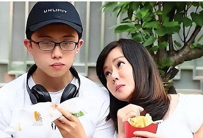 狄莺儿子孙安佐疑似嗑药失控:穿拖鞋精神涣散,在街头行为异常(组图) - 8
