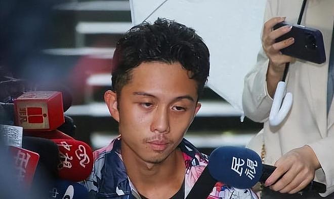 狄莺儿子孙安佐疑似嗑药失控:穿拖鞋精神涣散,在街头行为异常(组图) - 5