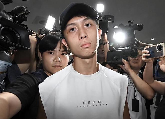 狄莺儿子孙安佐疑似嗑药失控:穿拖鞋精神涣散,在街头行为异常(组图) - 2