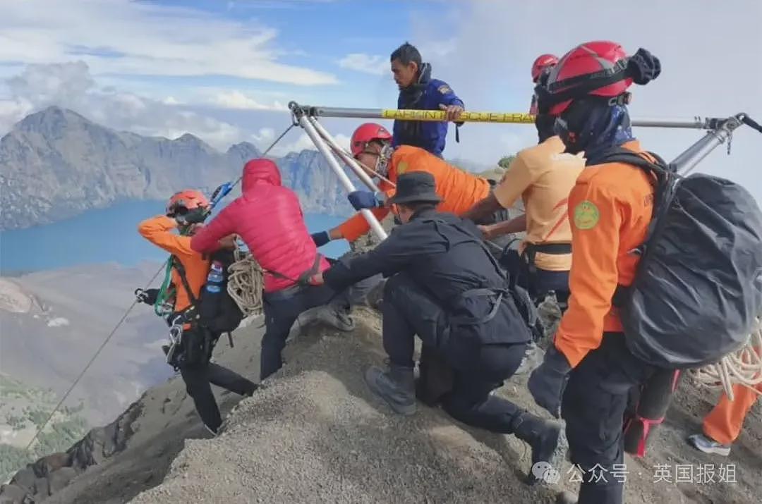 美女游客坠入印尼网红火山悬崖惨死!救援拉垮3天活活把人拖死,网友:一群饭桶(组图) - 12