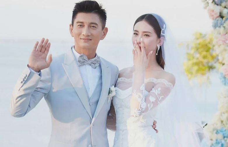 刘诗诗吴奇隆一家三口合体，破离婚传闻，全程零交流态度冷漠引争议（组图） - 2