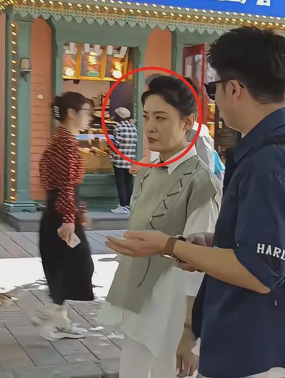 央视主持周涛近照流出，面相凶狠眼神犀利，网友：亲和感哪去了？（组图） - 13